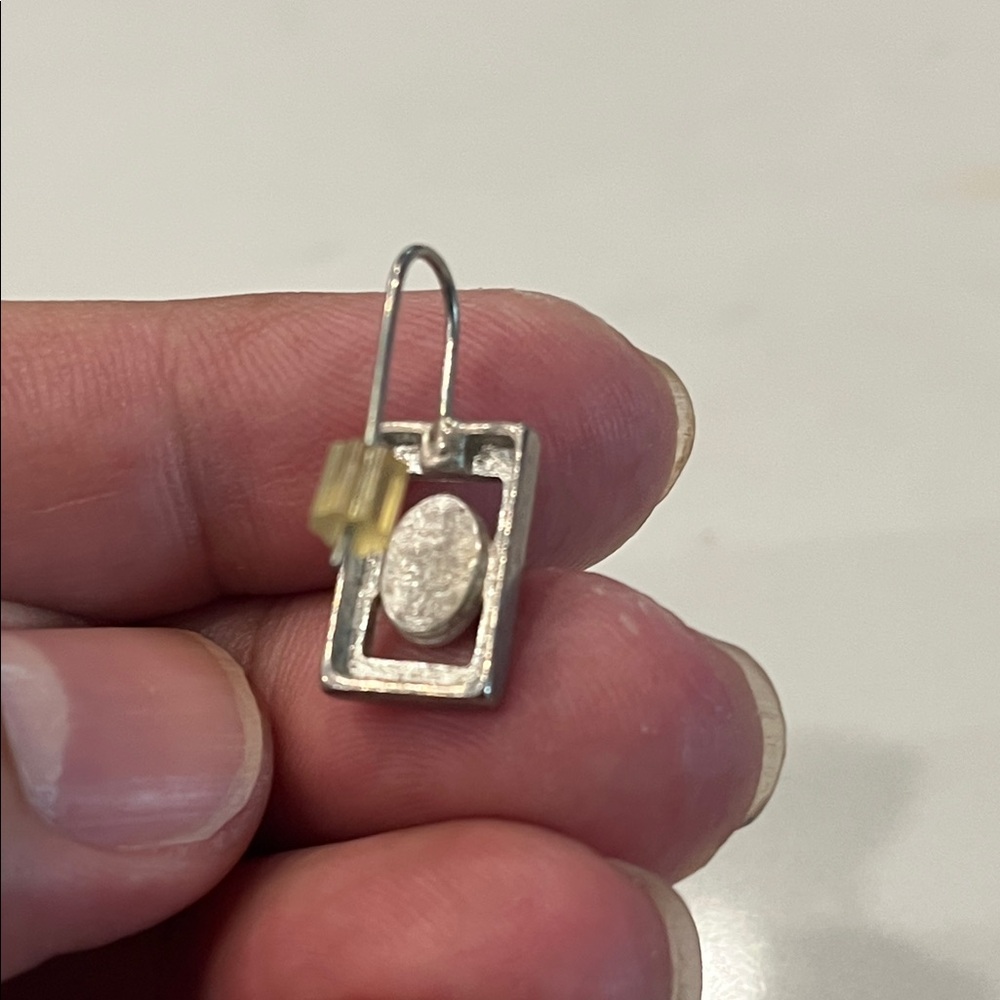Elegant Silver Earrings with Black Stone - Picture 3 of 4